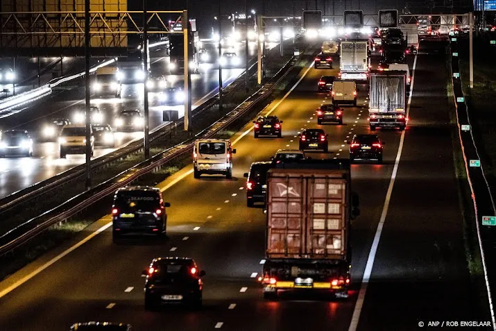 drukke ochtendspits door regenachtig weer
