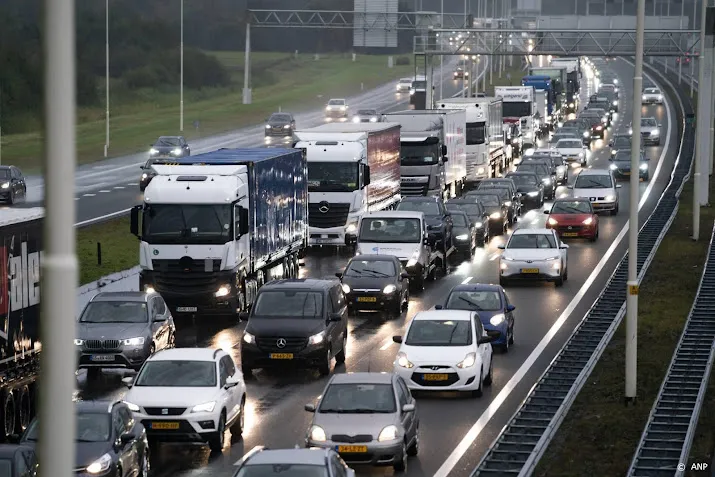 drukste spits van het jaar vooral in brabant veel files