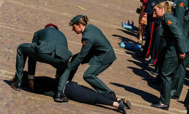 drukte bij hulpposten op warme veteranendag