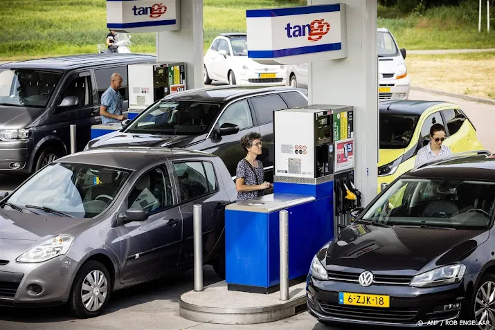drukte bij pompstations ook tot laat in de avond