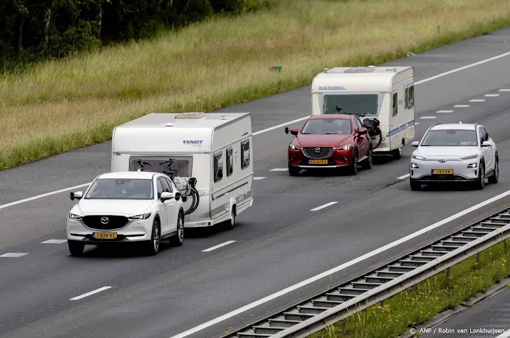 drukte op de weg bij duitse grens wegens feestdag