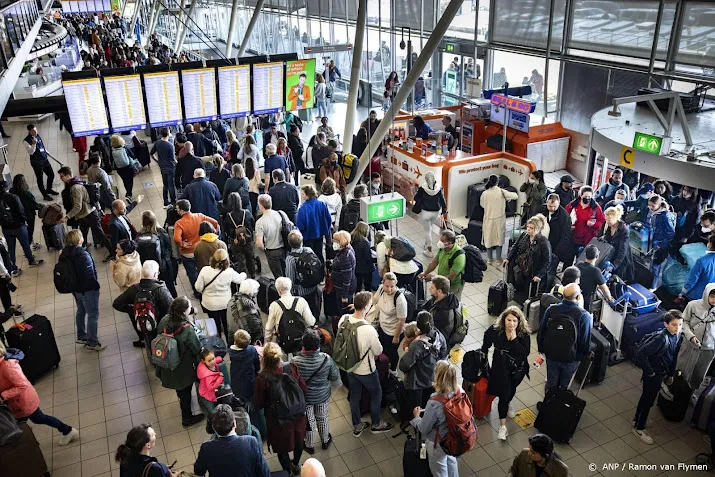 drukte op schiphol tijdens staking klm personeel