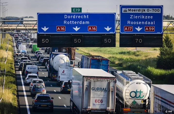 drukte op wegen verwacht door begin meivakantie