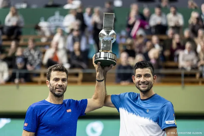 dubbelspecialist rojer wint tweede duel op atp finals wel
