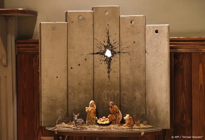 duistere banksy duikt op in bethlehem