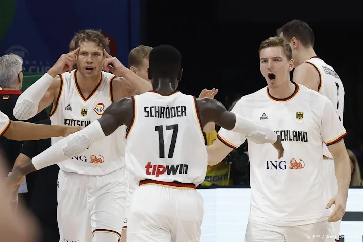 duitse basketballers kloppen servie en pakken eerste wereldtitel
