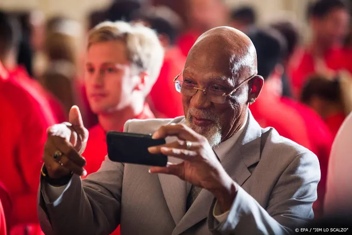 duitse sportkrant bild eert zwarte atleet smith voor protest 1968