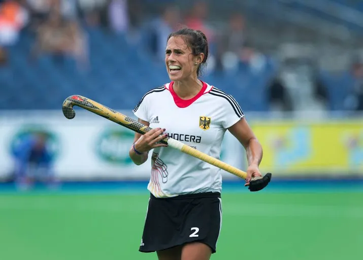 duitse trainster voor hockeysters oranje rood