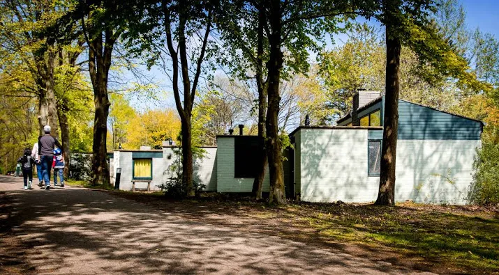 duizenden bewoners vakantieparken illegaal
