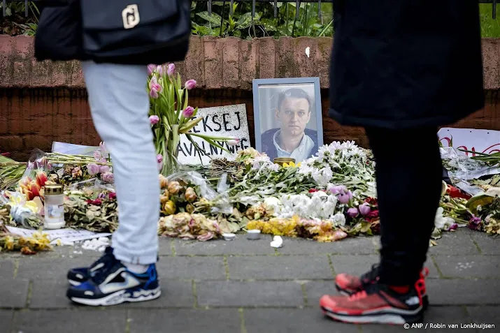 duizenden in rij bij russische ambassade den haag na protestoproep