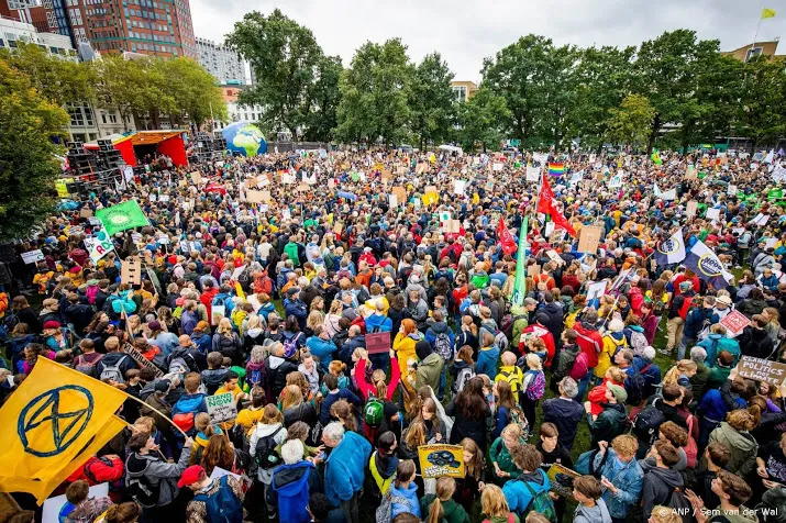 duizenden klimaatstakers bij mars den haag