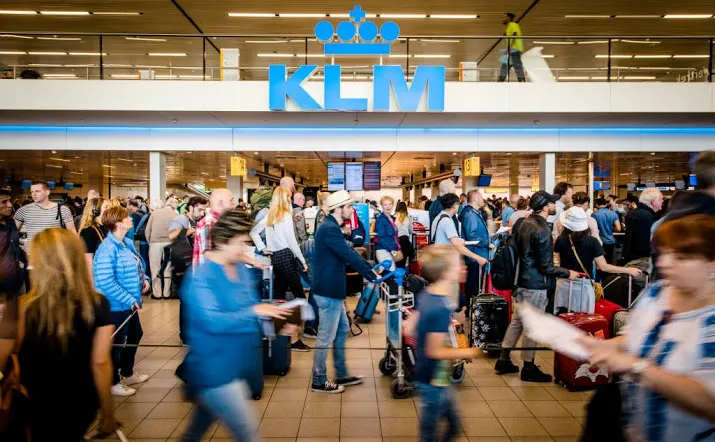 duizenden koffers gestrand in parijs