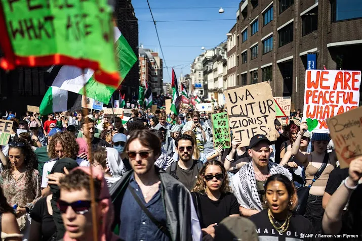 duizenden lopen mee in pro palestijnse mars door amsterdam