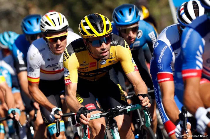 dumoulin we hoeven ons niet elke dag te laten zien