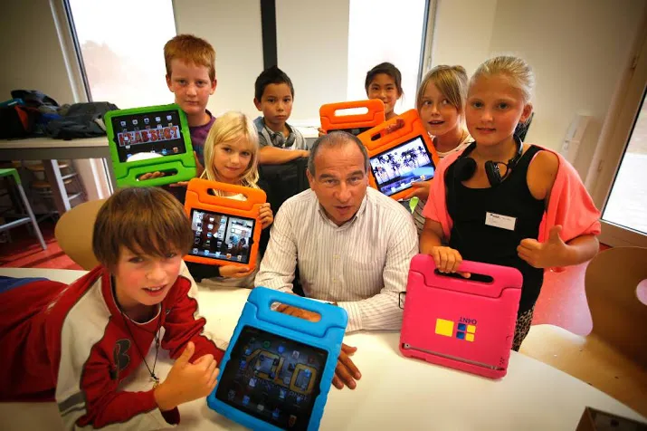 duo eist 2 ton van ipadschool maurice de hond