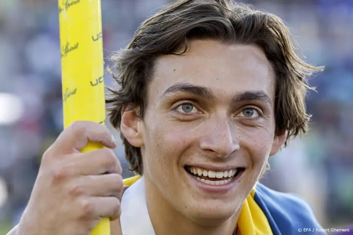 duplantis springt met polsstok naar goud met wereldrecord 621