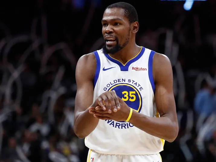 durant leidt warriors naar nipte zege