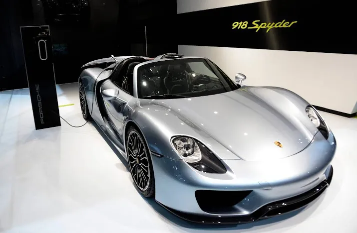 dure porsche moet weer naar garage