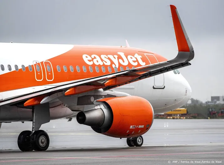 easyjet is niet van plan vluchten te cancelen om drukte schiphol