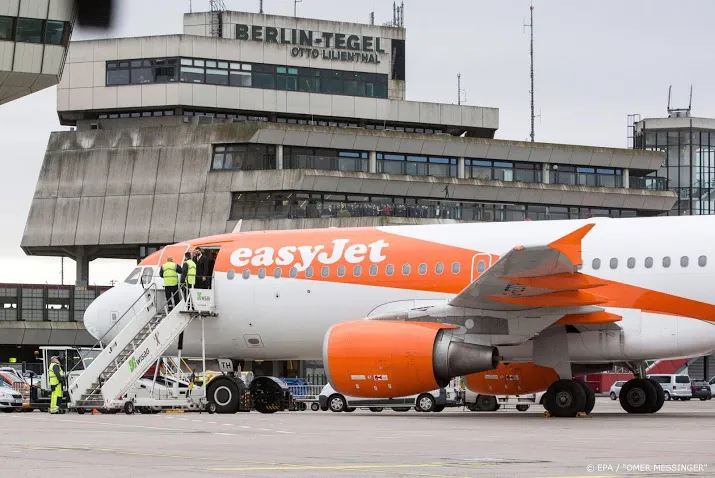 easyjet staakt per direct alle vluchten