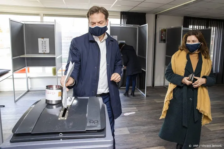 echtgenote omtzigt reageert fel op uitgelekte notities verkenning