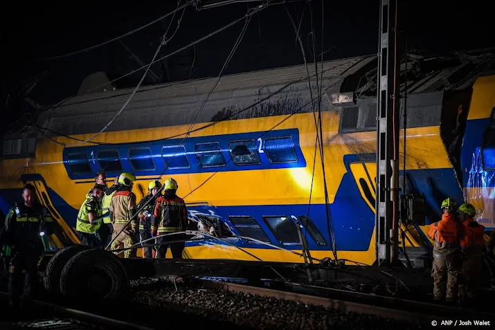 een dode door treinongeval voorschoten 19 mensen naar ziekenhuis