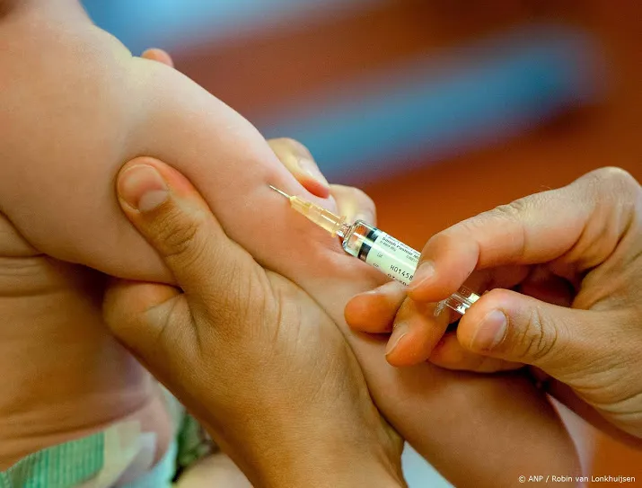 een kinkhoestvaccinatie minder voor baby