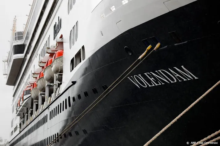 eerste 100 oekrainers aan boord van cruiseschip rotterdam