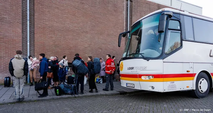 eerste 325 oekraiense vluchtelingen opgevangen in rotterdam