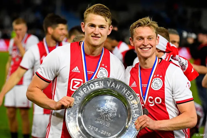 eerste ajaxfans op museumplein