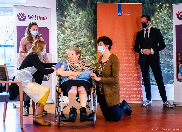 eerste bewoner van kleine woonvorm krijgt coronavaccin