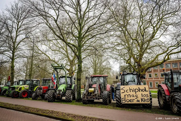 eerste boeren arriveren bij provinciehuis haarlem