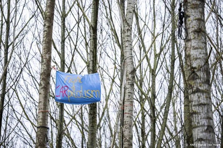 eerste boetes voor bezetters sterrebos