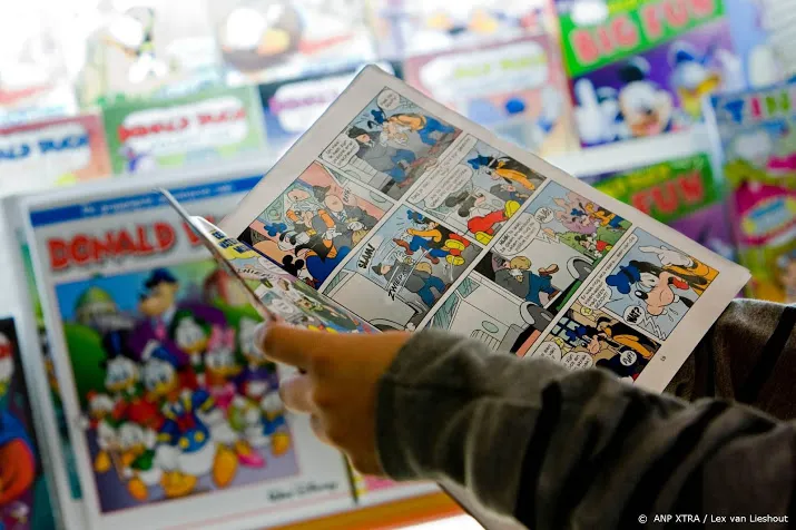 eerste donald duck met lesbisch stel te koop