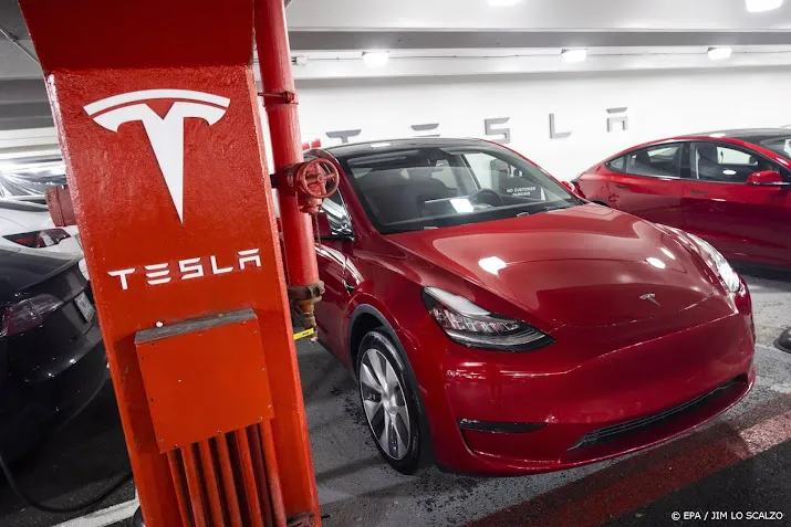 eerste duitse teslas rollen naar verluidt komende week van band