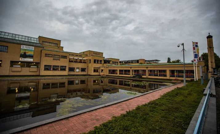 eerste expo over vrouwelijke ontwerpers