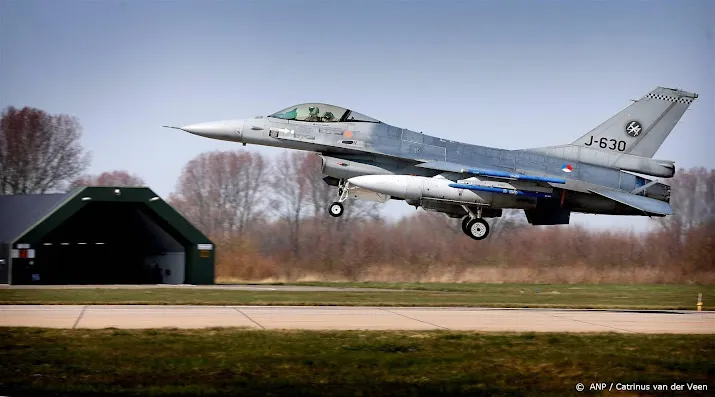 eerste f 16s op weg naar trainingscentrum voor oekrainers