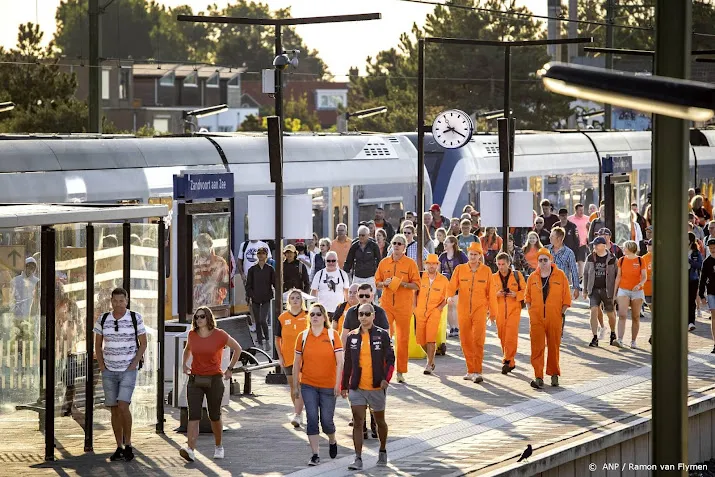 eerste formule 1 fans gespot op station zandvoort