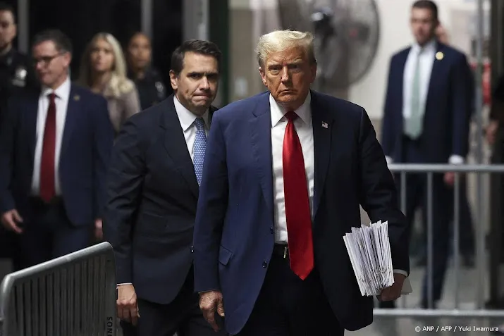 eerste getuige erkent media te hebben ingezet om trump te helpen