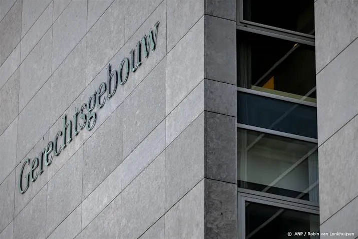 eerste inleidende rechtbankzittingen met opgehaalde is vrouwen