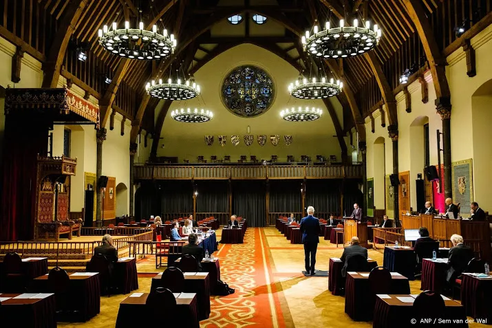 eerste kamer stemt in eerste lezing voor correctief referendum
