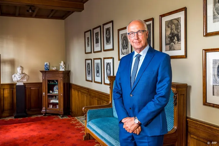 eerste kamerlid van osf stopt ermee