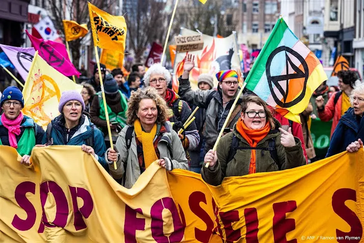 eerste klimaatactivisten aangekomen bij utrechtsebaan a12