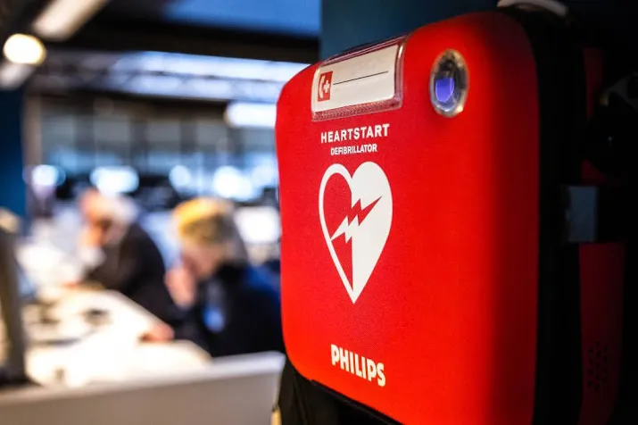eerste laadpaal met aed staat in delft