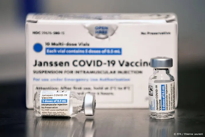 eerste mensen krijgen zelfgekozen prik met coronavaccin janssen