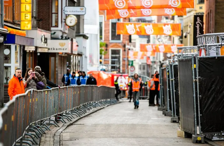eerste oranjeklanten al druk in de weer