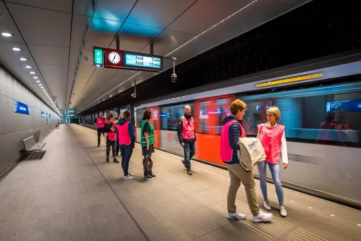 eerste reizigers testen noord zuidlijn