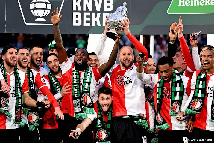 eerste supporters op binnenrotte voor huldiging feyenoord