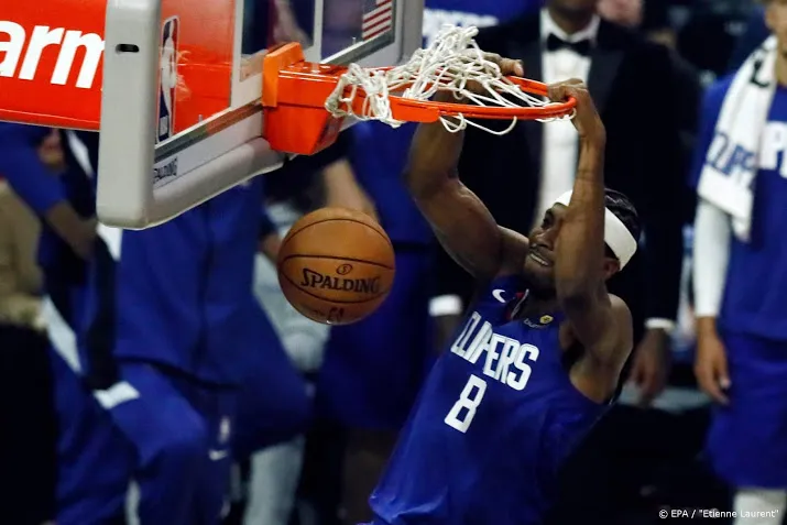 eerste testwedstrijden nba gespeeld in sobere sporthallen