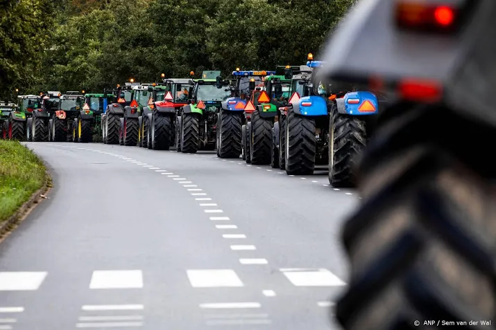 eerste tractoren verlaten malieveld